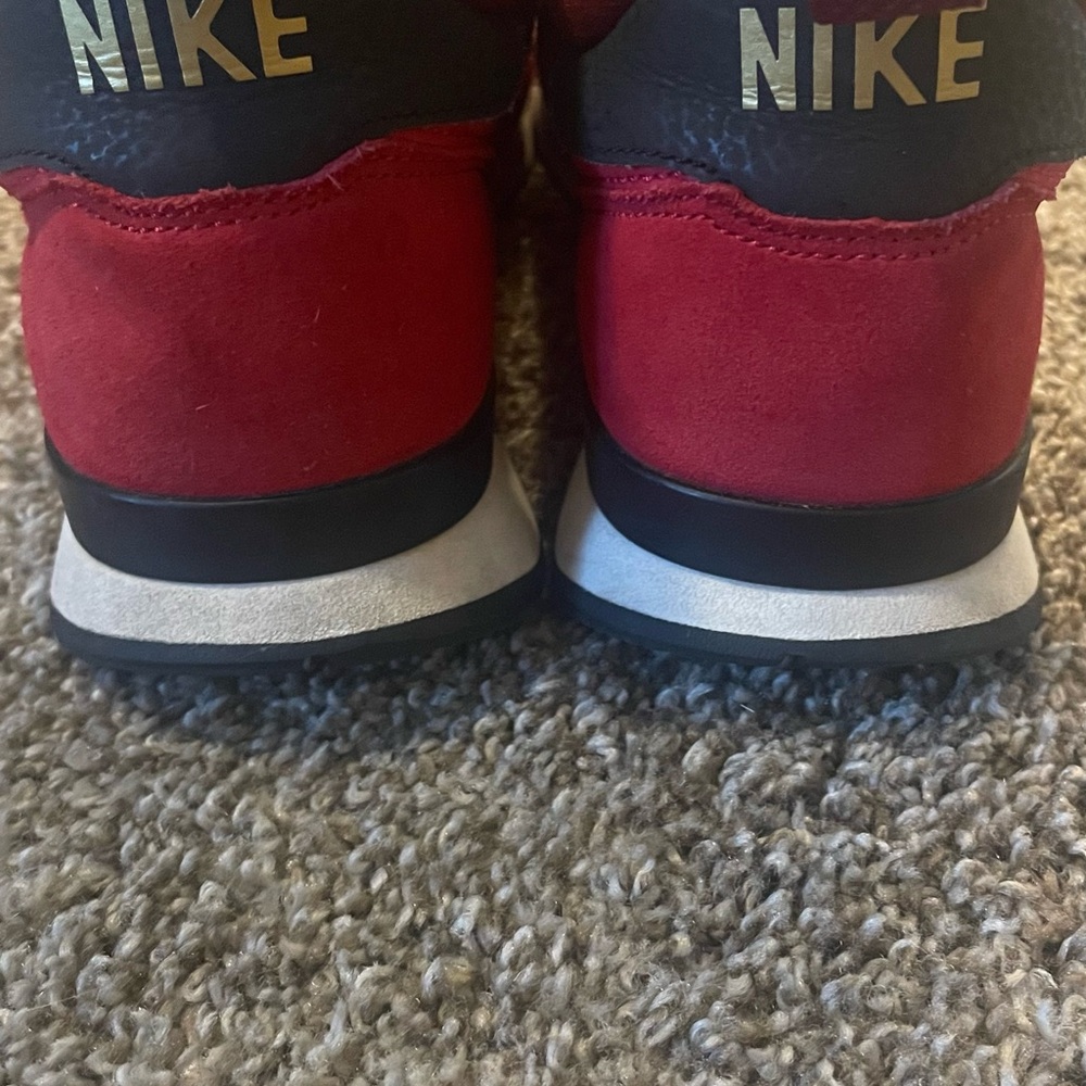 Nike Red Women's Sneakers - Picture 4 of 6